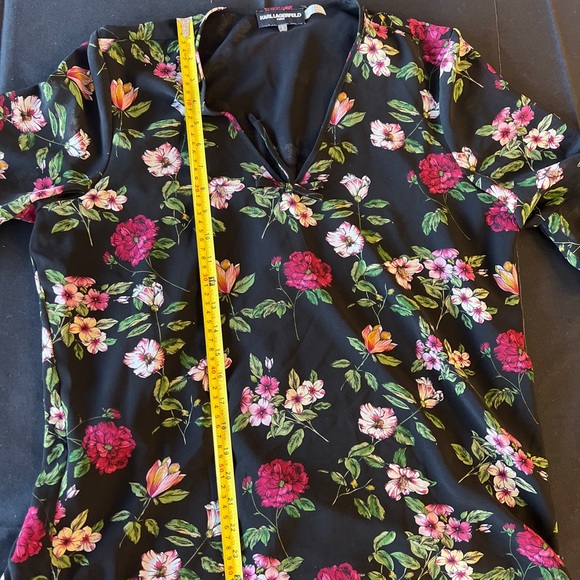 Karl Lagerfeld Blouse. large Black And White Floral. - Picture 5 of 5